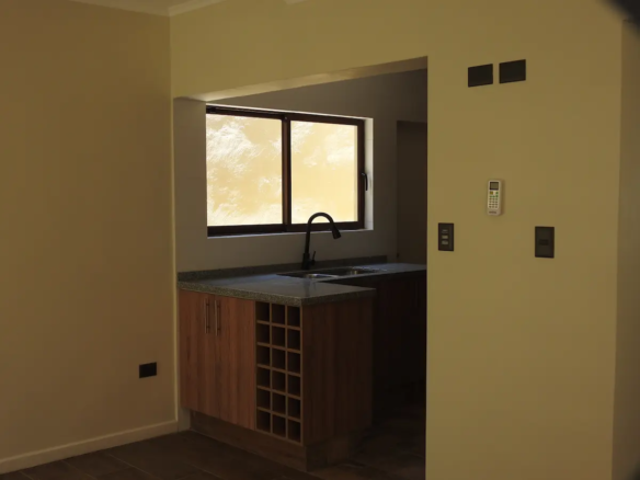 Entrada a casa Rinconada de Los Andes con vista a la cocina