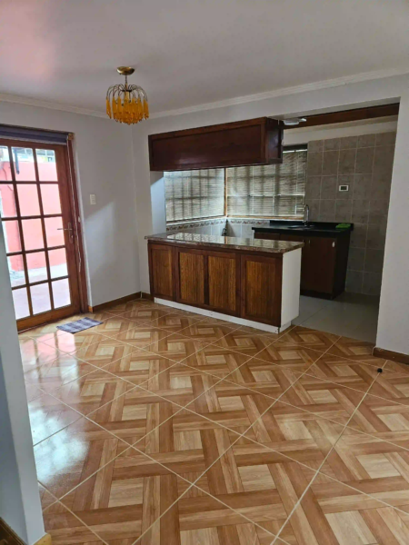 Arriendo casa en los andes irene frei pasaje c vista acceso y cocina