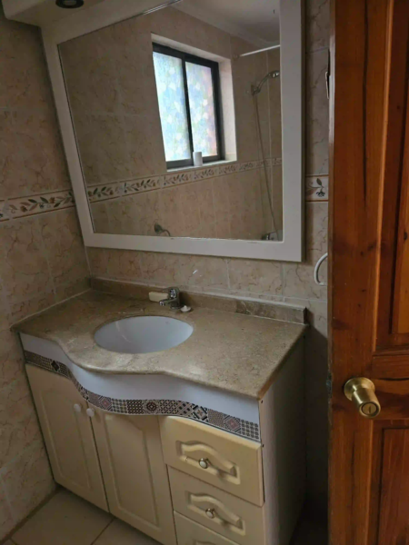 Arriendo casa en los andes irene frei pasaje c vista baño 1