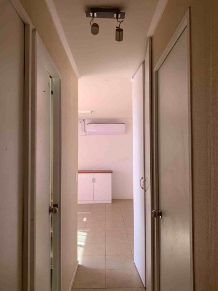 Pasillo departamento en condominio hermanos maristas en los andes