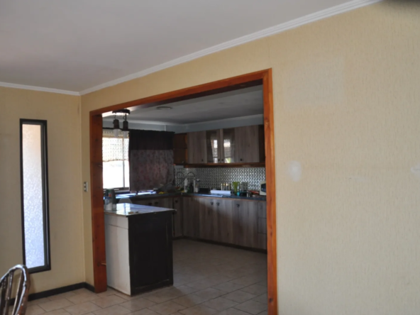 Cocina de casa con terreno en venta en san felipe sector de bucalemu