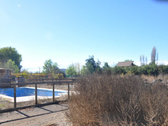 Piscina de casa con terreno en venta en san felipe sector de bucalemu