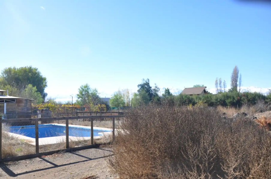 Piscina de casa con terreno en venta en san felipe sector de bucalemu