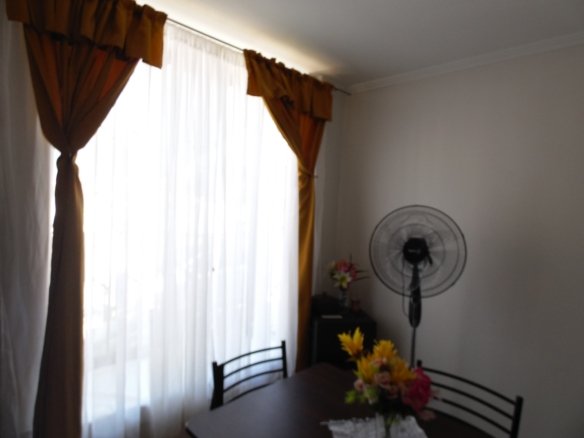 Comedor con flores de la casa en venta en los andes villa aires de aconcagua