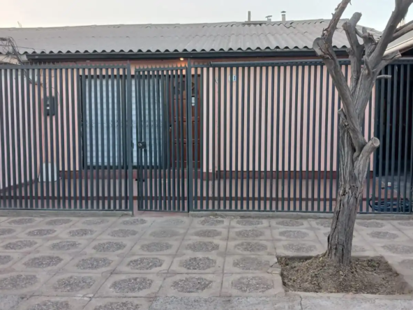 Frontis de la casa en venta en los andes villa irene frey
