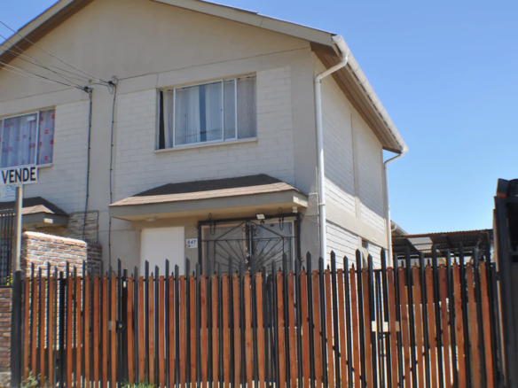 Frontis de casa en venta en Villa Senderos de Los Andes