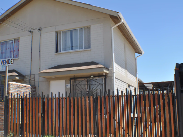 Frontis de casa en venta en Villa Senderos de Los Andes