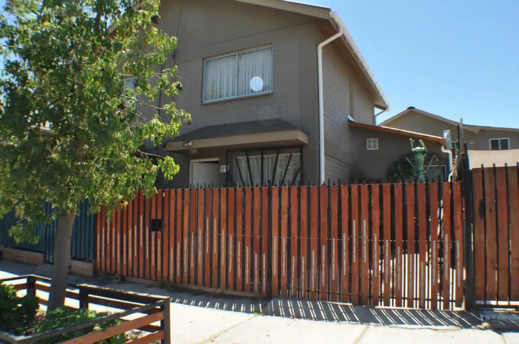 Frontis de casa en Los Andes en la Villa Sendero de Los Andes