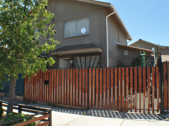 Frontis de casa en Los Andes en la Villa Sendero de Los Andes