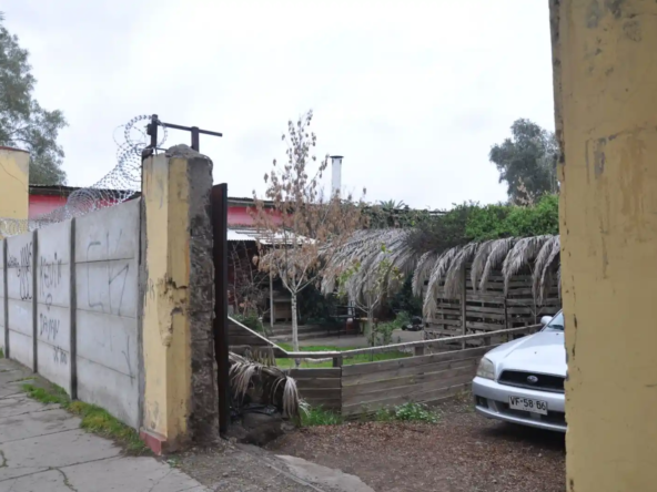 Portón y entrada de autos de casa en venta en los andes